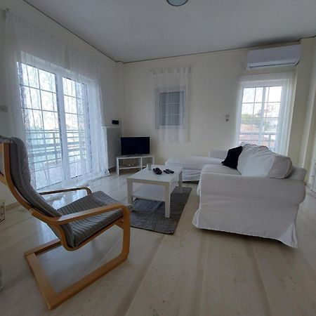 Eleni'S Seafront Apartment Αρτέμιδα Εξωτερικό φωτογραφία