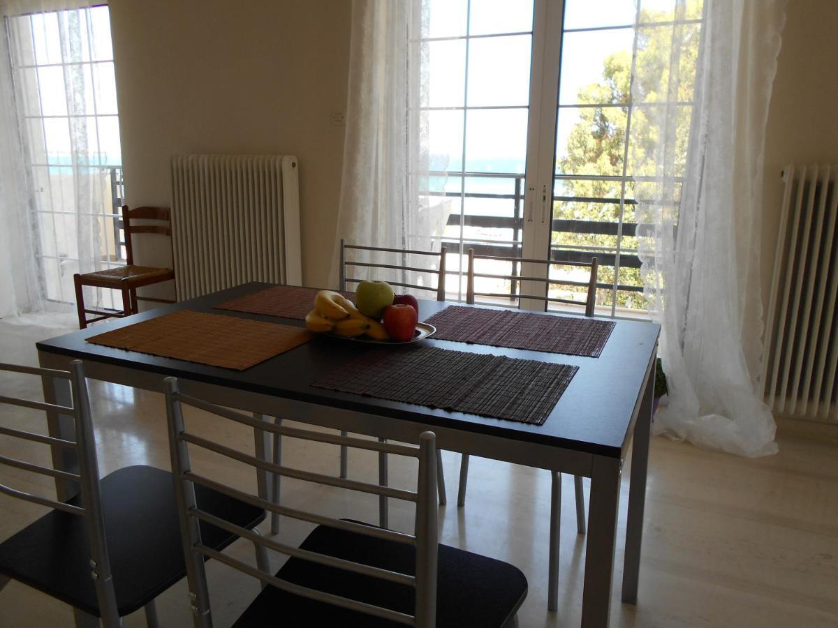 Eleni'S Seafront Apartment Αρτέμιδα Εξωτερικό φωτογραφία