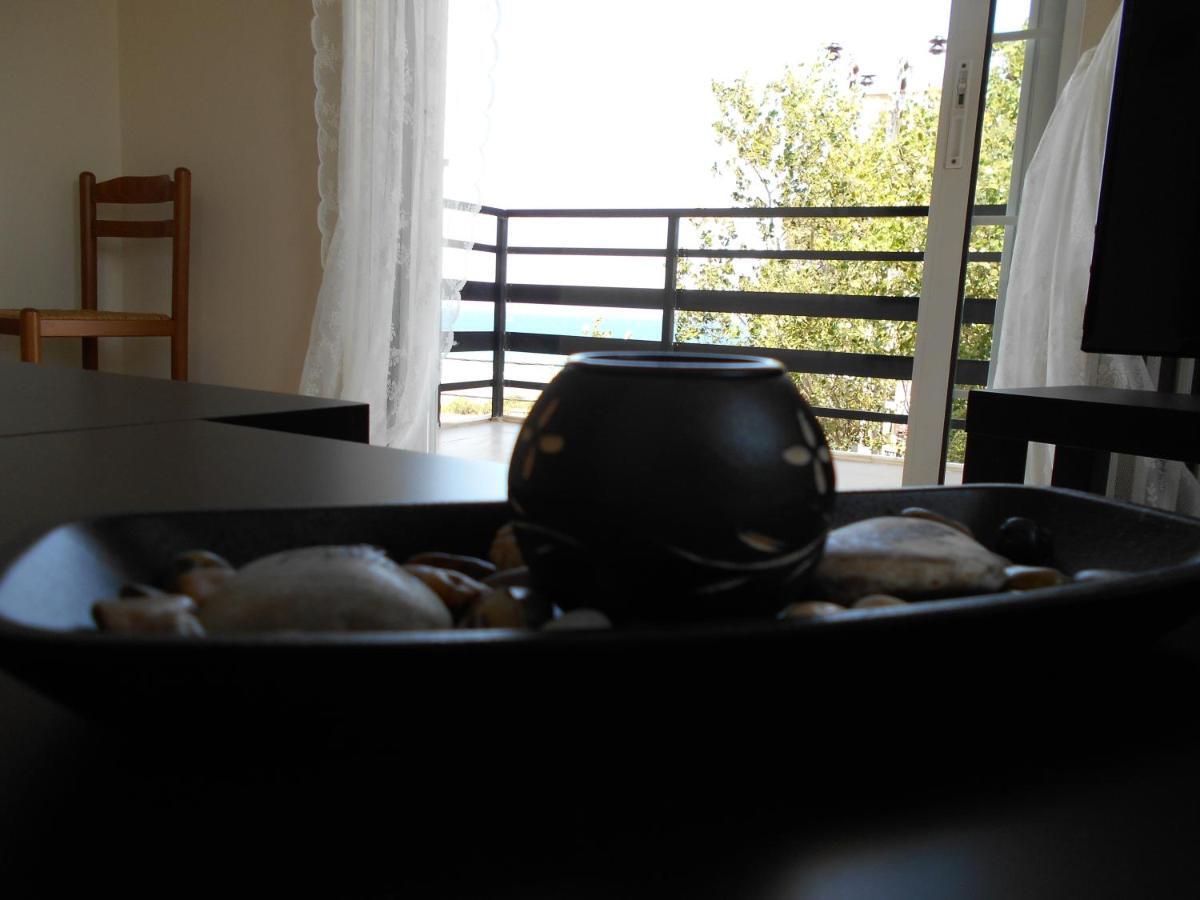 Eleni'S Seafront Apartment Αρτέμιδα Εξωτερικό φωτογραφία